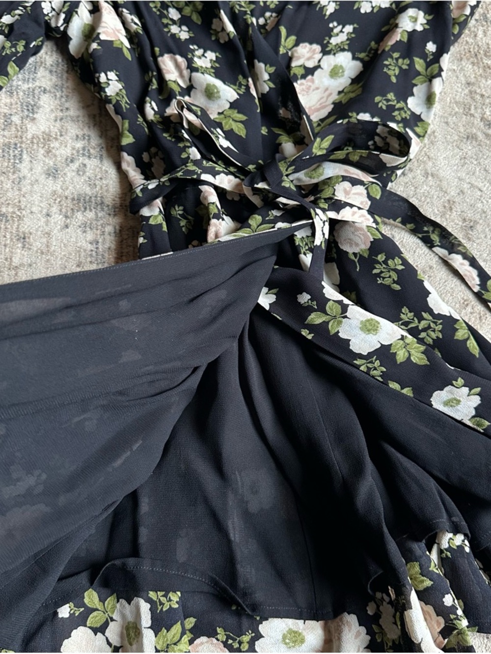 Reformation Kerri Black
Pink Floral Wrap Tie
Mini Sun Dress Wedding
Guest M - Picture 7 of 7